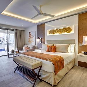 Luxury Junior Suite Swim Out